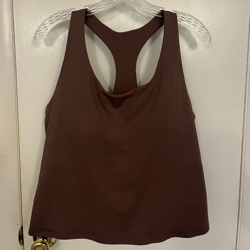 Cropped active tank with built in bra